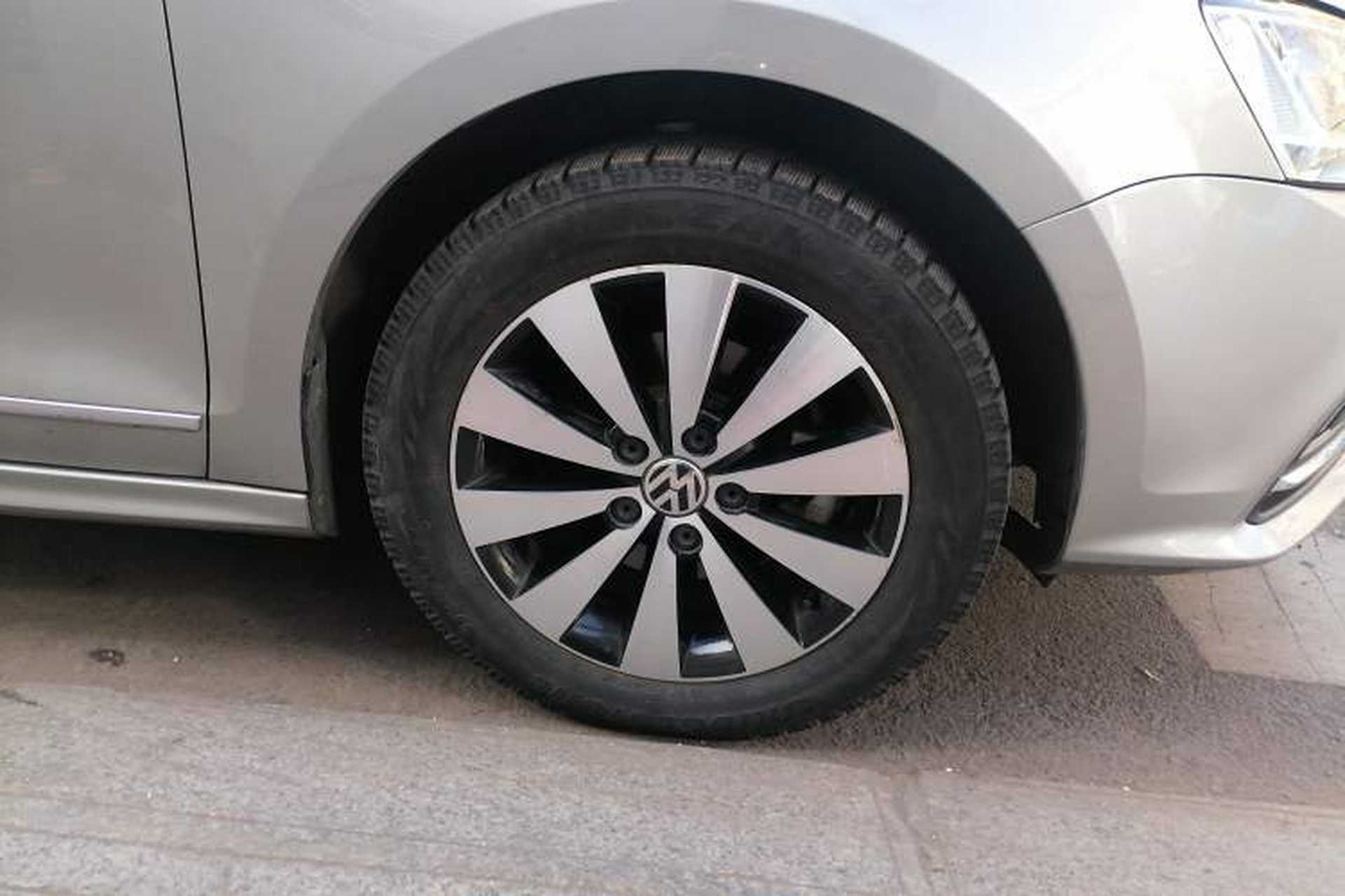 Used Volkswagen Sagitar 2018 1.6L Automatic Comfort Model Right Front Wheel Hub
