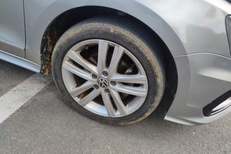 Used Volkswagen Sagitar 2018 280TSI DSG Ignite Edition Right Front Wheel Hub
