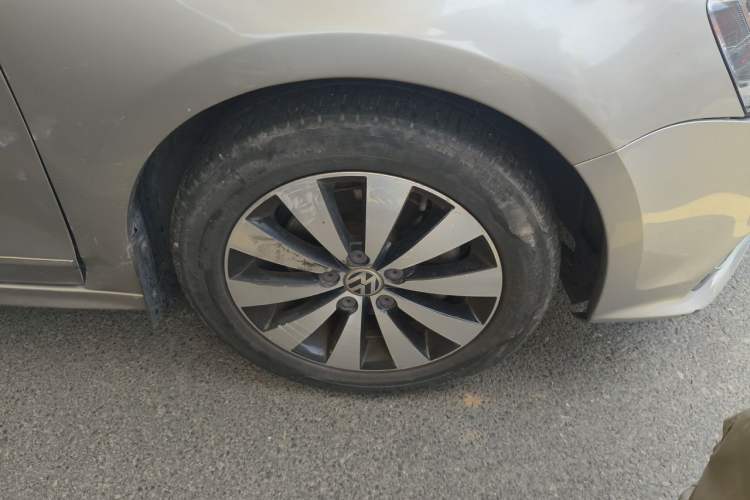 Used Volkswagen Sagitar 2018 180TSI DSG Prestige Edition Right Front Wheel Hub