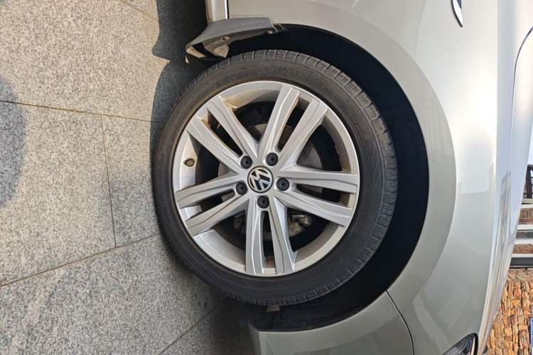 Used Volkswagen Sagitar 2018 280TSI DSG Luxury Model Right Front Wheel Hub