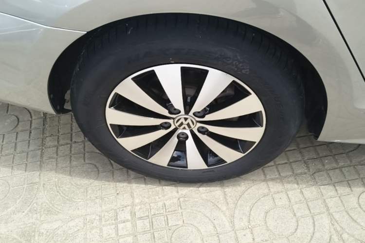 Used Volkswagen Sagitar 2018 280TSI DSG Comfort Model Right Rear Wheel Hub