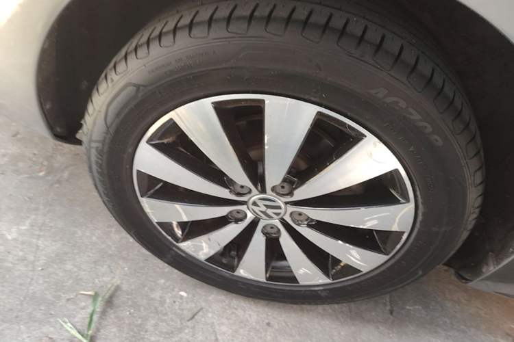 Used Volkswagen Sagitar 2018 280TSI DSG Comfort Model Right Rear Wheel Hub