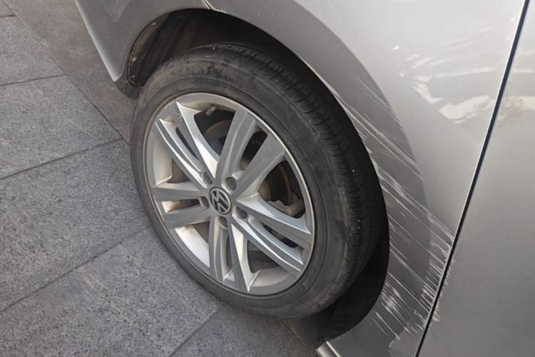 Used Volkswagen Sagitar 2018 280TSI DSG Ignite Edition Right Rear Wheel Hub