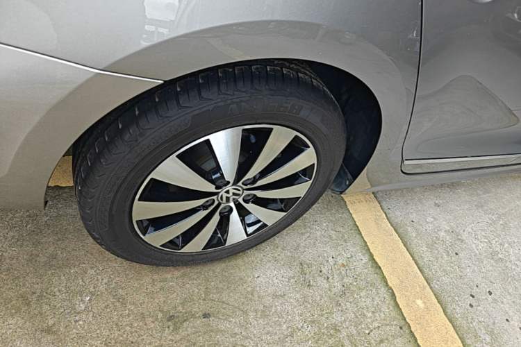 Used Volkswagen Sagitar 2018 280TSI DSG Comfort Model Right Rear Wheel Hub