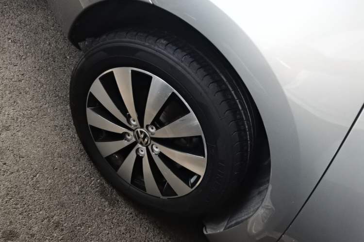 Used Volkswagen Sagitar 2018 180TSI DSG Prestige Edition Right Rear Wheel Hub