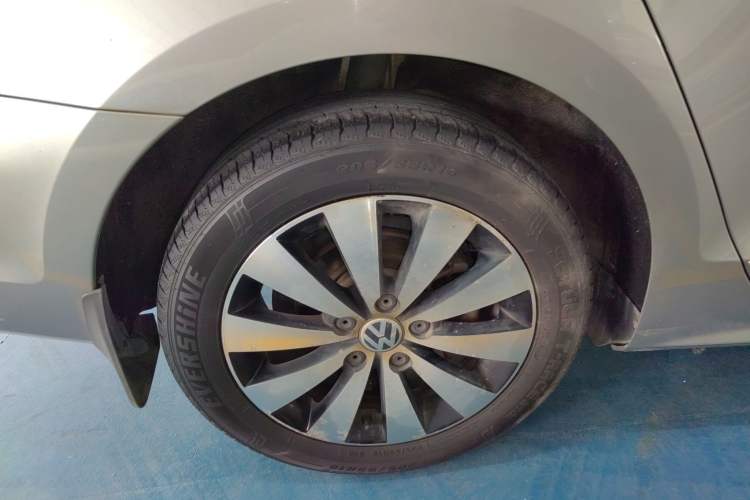Used Volkswagen Sagitar 2018 280TSI DSG Comfort Model Right Rear Wheel Hub