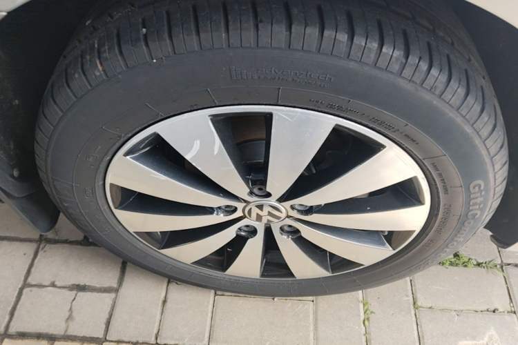 Used Volkswagen Sagitar 2018 1.6L Automatic Comfort Model Right Rear Wheel Hub