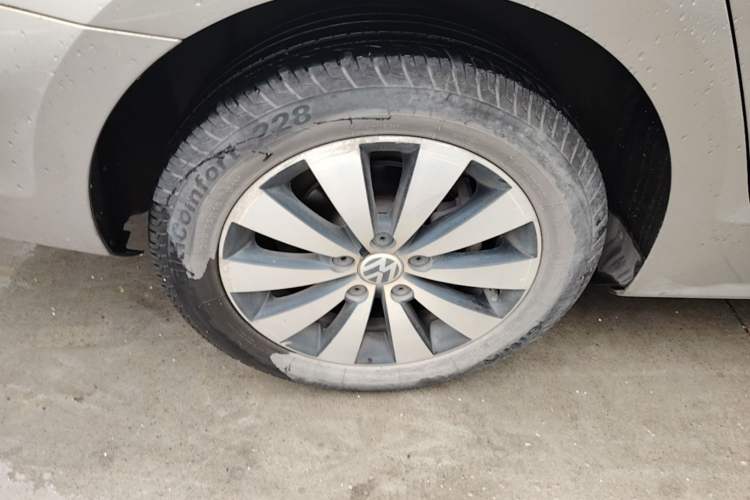 Used Volkswagen Sagitar 2018 280TSI DSG Comfort Model Right Rear Wheel Hub