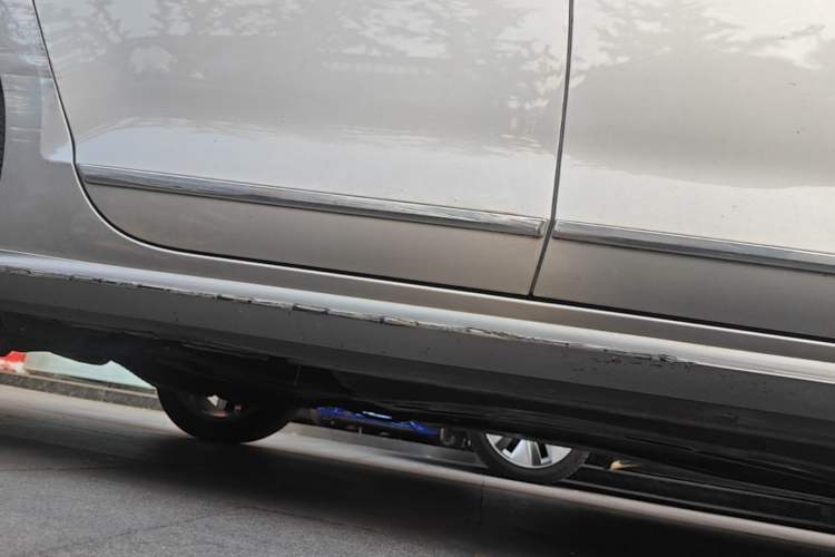 Used Volkswagen Sagitar 2018 280TSI DSG Ignite Edition Right Side Sill