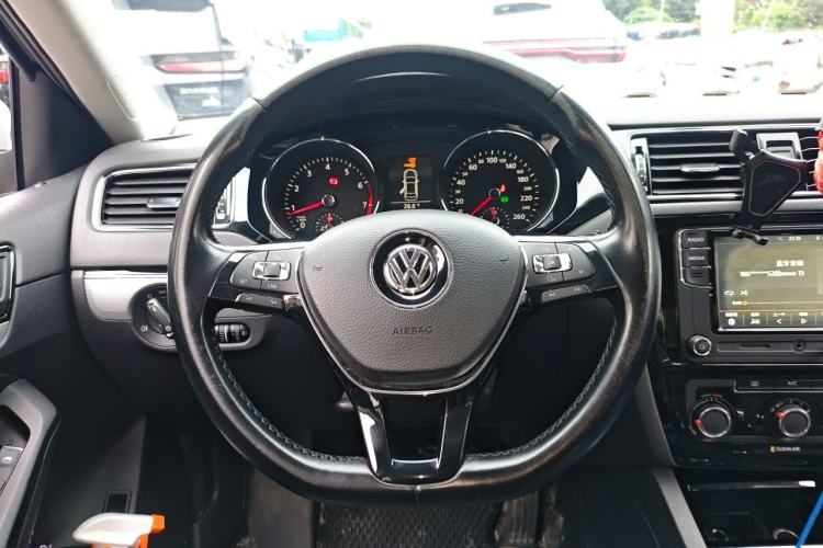 Used Volkswagen Sagitar 2018 280TSI DSG Ignite Edition Steering Wheel