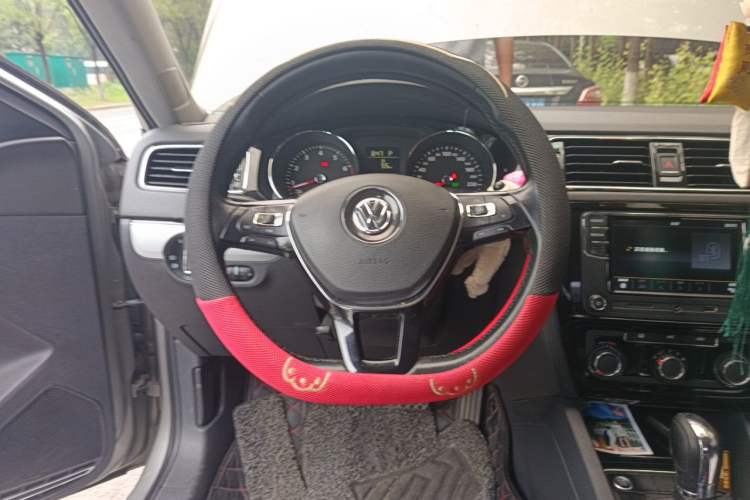 Used Volkswagen Sagitar 2018 1.6L Automatic Comfort Model Steering Wheel