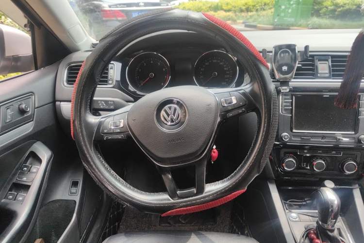 Used Volkswagen Sagitar 2018 1.6L Automatic Comfort Model Steering Wheel