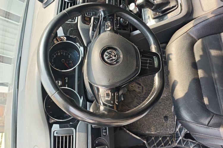 Used Volkswagen Sagitar 2018 280TSI DSG Luxury Model Steering Wheel