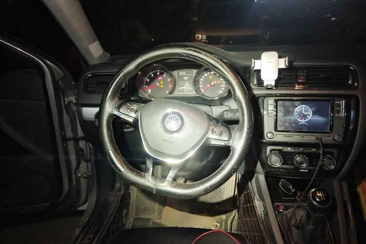 Used Volkswagen Sagitar 2018 1.6L Manual Comfort Model Steering Wheel