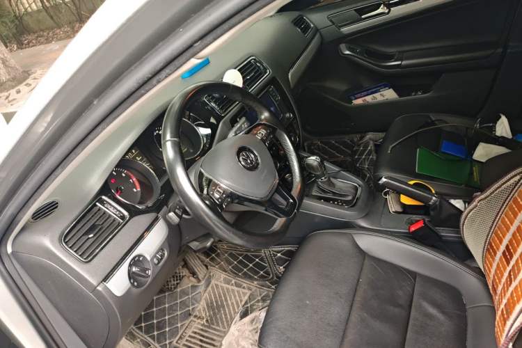 Used Volkswagen Sagitar 2018 1.6L Automatic Comfort Model Steering Wheel