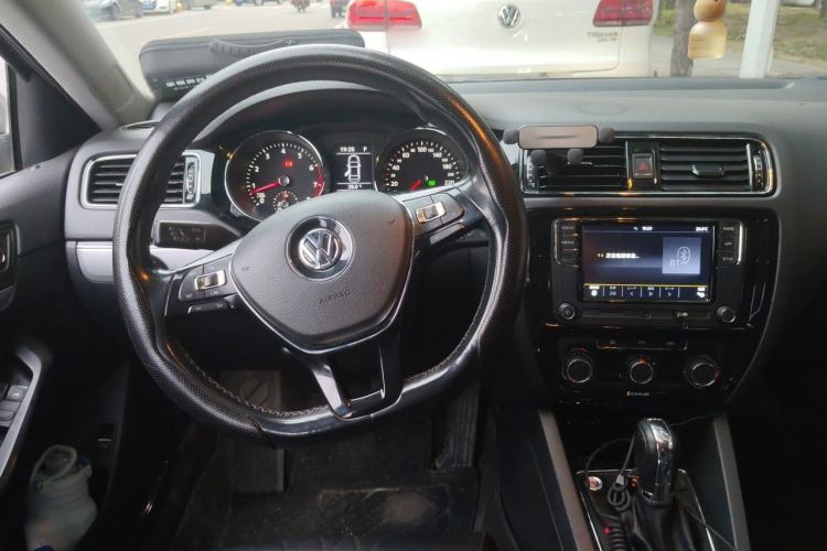 Used Volkswagen Sagitar 2018 280TSI DSG Ignite Edition Steering Wheel