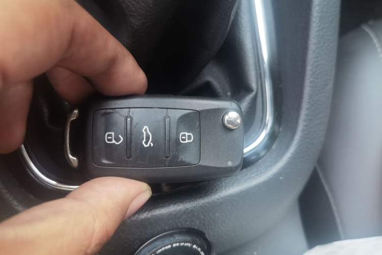 Used Volkswagen Sagitar 2018 1.6L Manual Comfort Model Vehicle Key