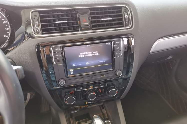 Used Volkswagen Sagitar 2018 1.6L Automatic Comfort Model Audio And AC Panel
