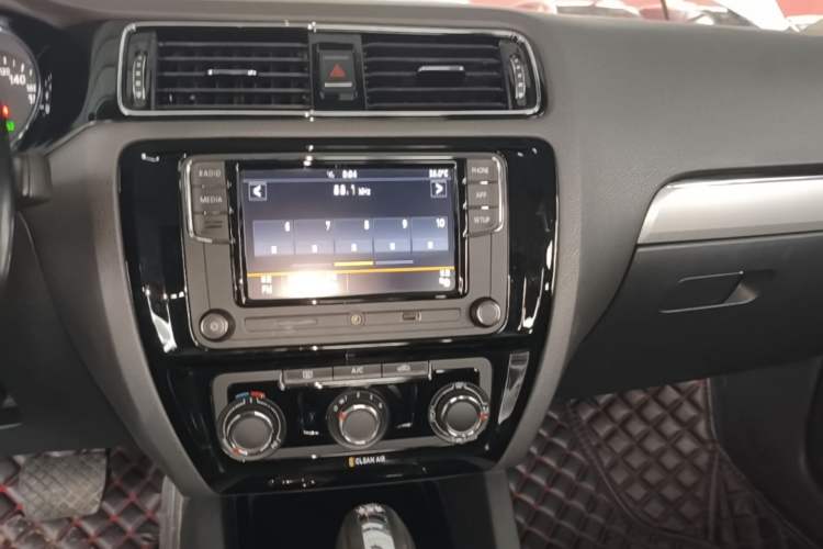 Used Volkswagen Sagitar 2018 280TSI DSG Ignite Edition Audio And AC Panel