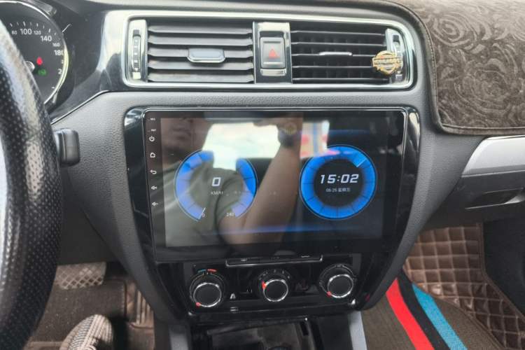Used Volkswagen Sagitar 2018 1.6L Automatic Comfort Model Audio And AC Panel