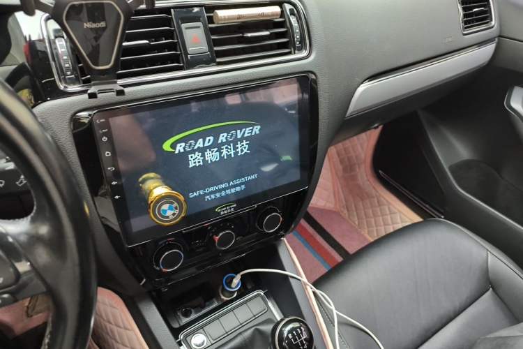 Used Volkswagen Sagitar 2018 1.6L Manual Comfort Model Audio And AC Panel