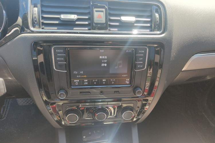 Used Volkswagen Sagitar 2018 280TSI DSG Ignite Edition Audio And AC Panel