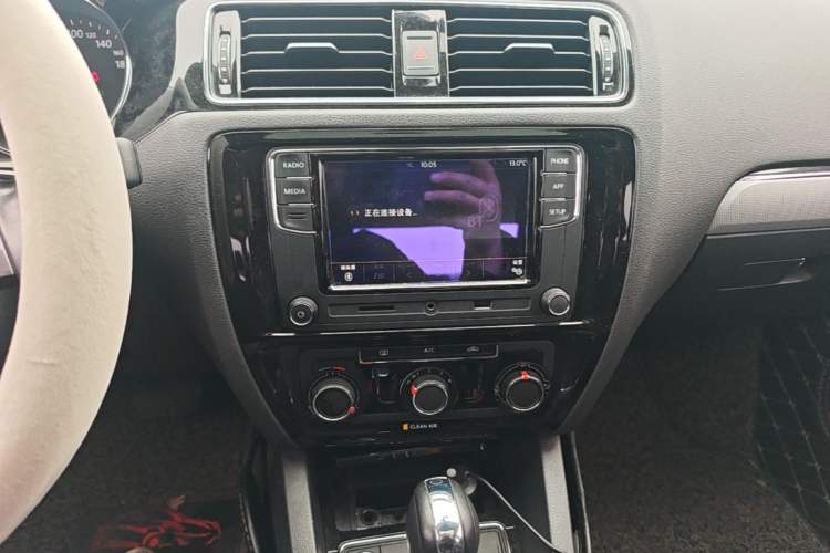 Used Volkswagen Sagitar 2018 1.6L Automatic Comfort Model Audio And AC Panel