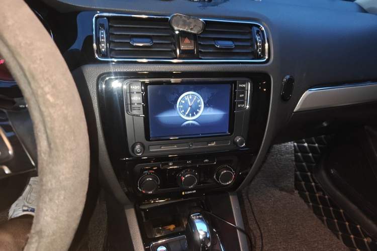 Used Volkswagen Sagitar 2018 280TSI DSG Comfort Model Audio And AC Panel