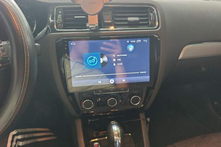 Used Volkswagen Sagitar 2018 280TSI DSG Ignite Edition Audio And AC Panel