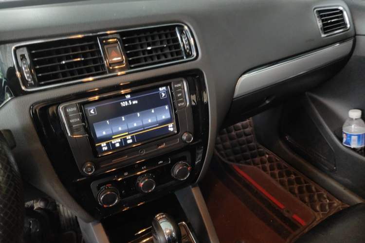 Used Volkswagen Sagitar 2018 280TSI DSG Ignite Edition Audio And AC Panel