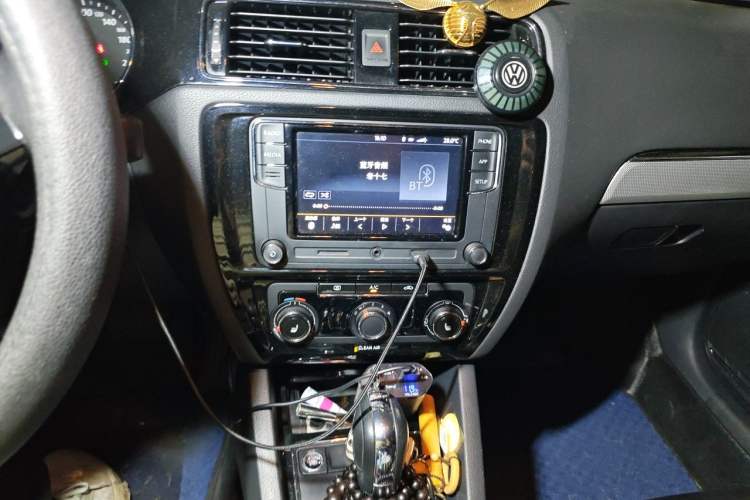 Used Volkswagen Sagitar 2018 180TSI DSG Prestige Edition Audio And AC Panel