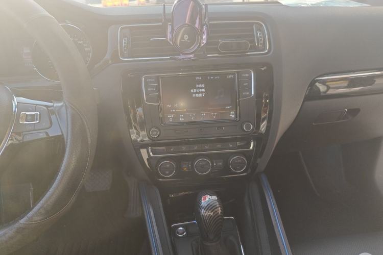 Used Volkswagen Sagitar 2018 280TSI DSG Luxury Model Audio And AC Panel