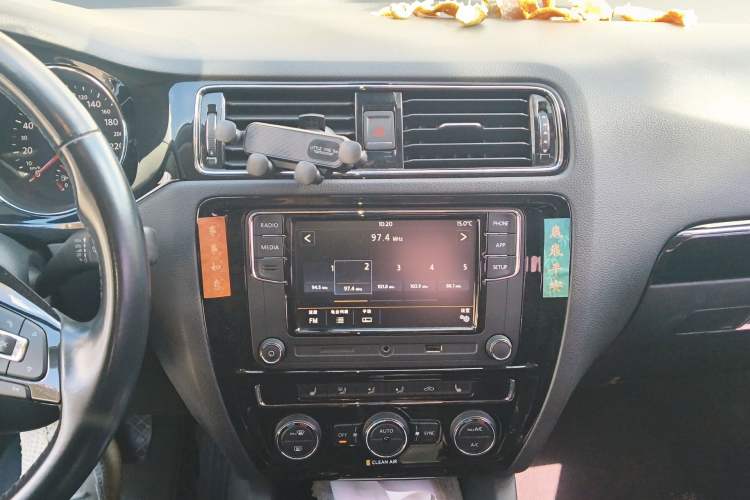 Used Volkswagen Sagitar 2018 280TSI DSG Luxury Model Audio And AC Panel