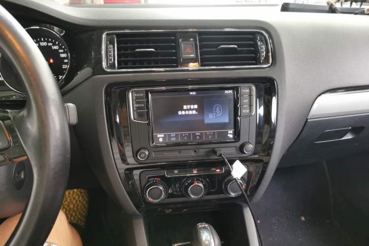 Used Volkswagen Sagitar 2018 280TSI DSG Ignite Edition Audio And AC Panel