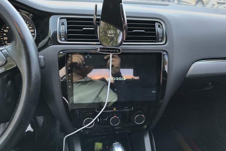 Used Volkswagen Sagitar 2018 1.6L Automatic Comfort Model Audio And AC Panel