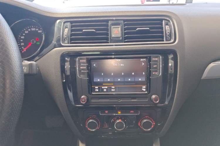 Used Volkswagen Sagitar 2018 1.6L Automatic Comfort Model Audio And AC Panel