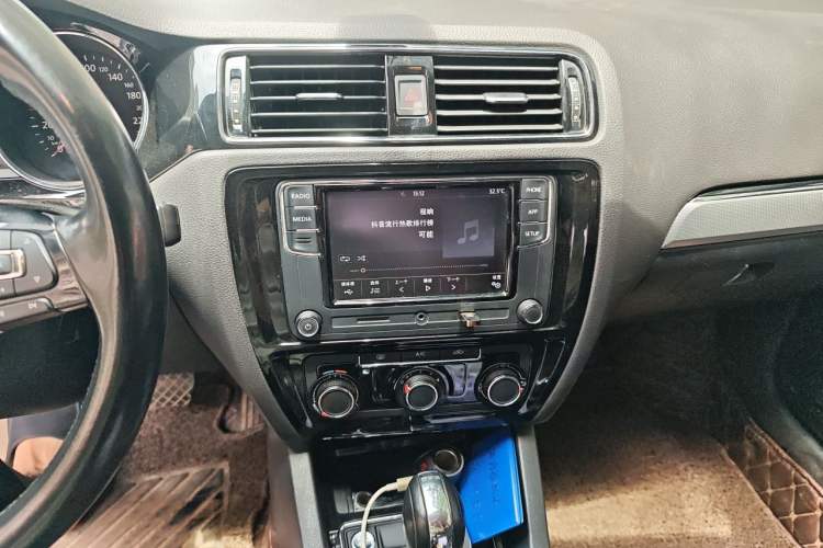 Used Volkswagen Sagitar 2018 280TSI DSG Ignite Edition Audio And AC Panel