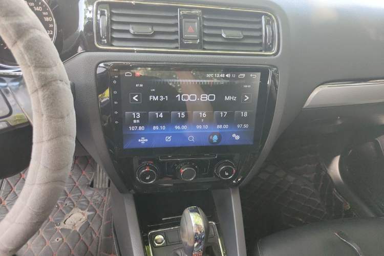 Used Volkswagen Sagitar 2018 1.6L Automatic Comfort Model Audio And AC Panel