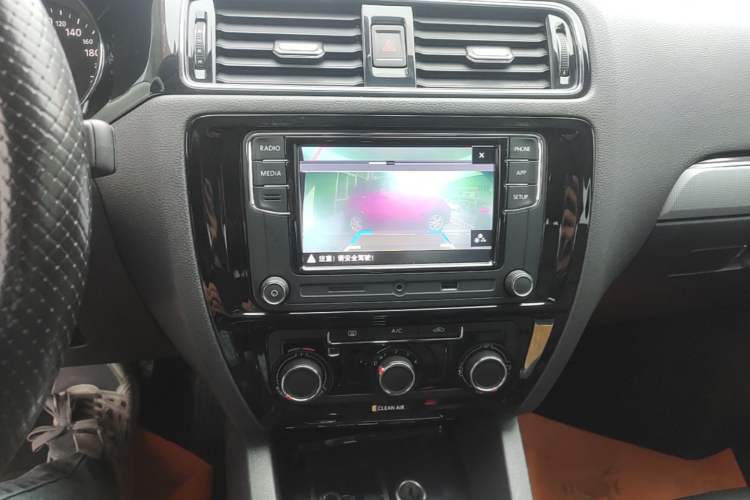 Used Volkswagen Sagitar 2018 1.6L Automatic Comfort Model Audio And AC Panel