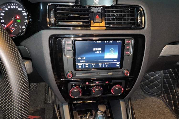 Used Volkswagen Sagitar 2018 280TSI DSG Ignite Edition Audio And AC Panel