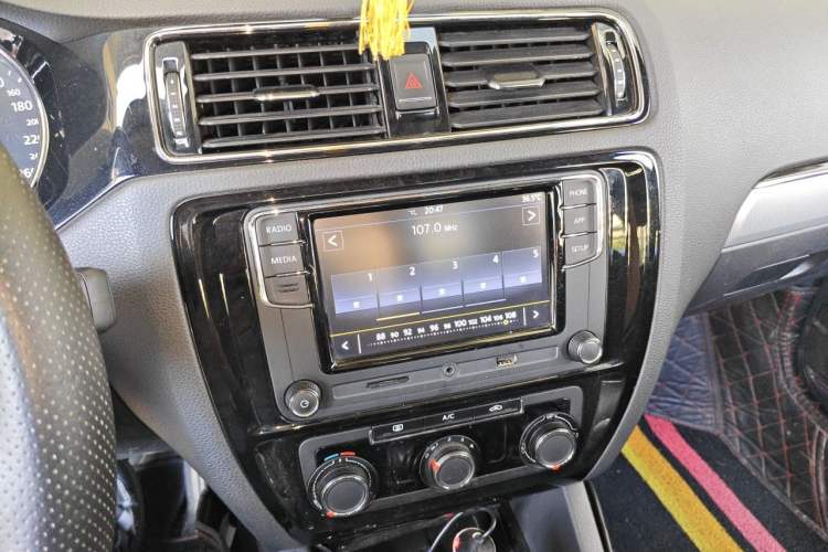 Used Volkswagen Sagitar 2018 280TSI DSG Comfort Model Audio And AC Panel