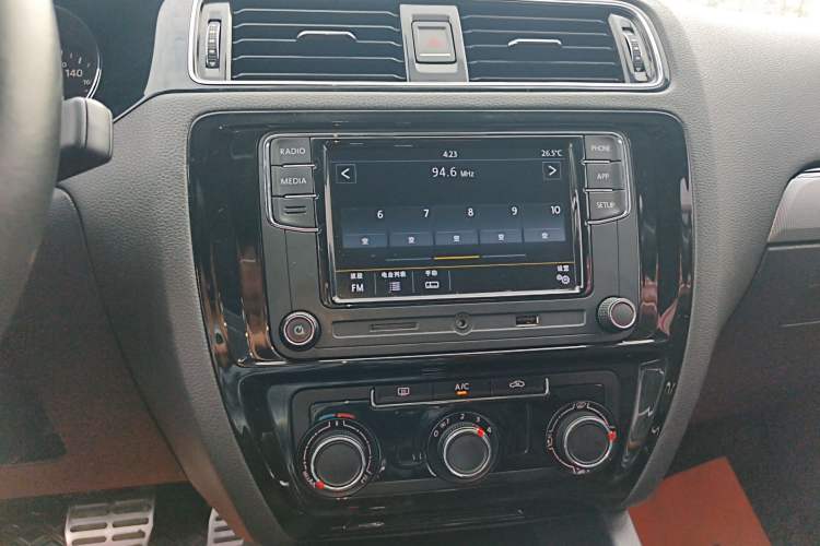 Used Volkswagen Sagitar 2018 280TSI DSG Ignite Edition Audio And AC Panel