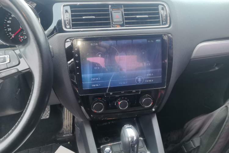 Used Volkswagen Sagitar 2018 280TSI DSG Ignite Edition Audio And AC Panel