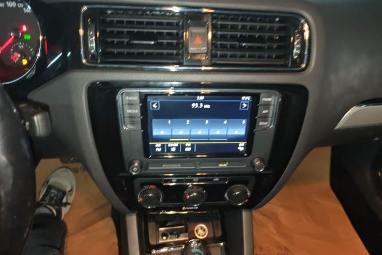 Used Volkswagen Sagitar 2018 280TSI DSG Ignite Edition Audio And AC Panel