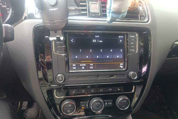 Used Volkswagen Sagitar 2018 280TSI DSG Luxury Model Audio And AC Panel