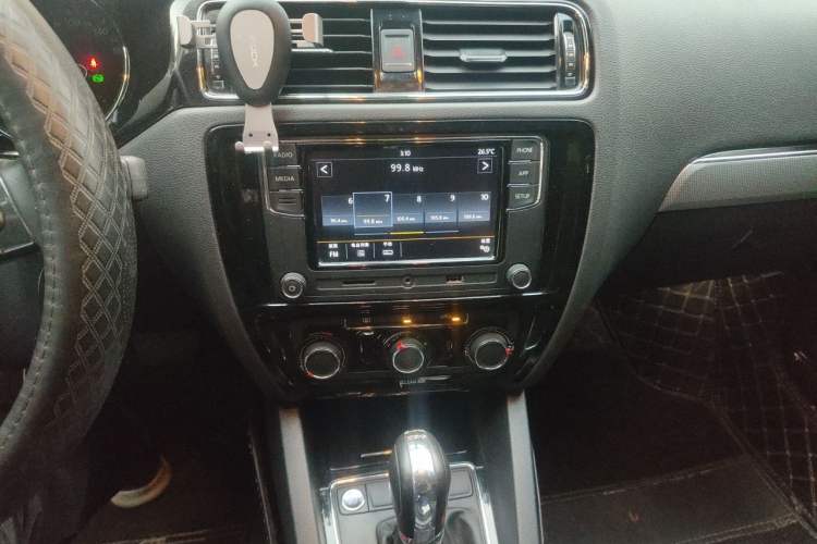 Used Volkswagen Sagitar 2018 280TSI DSG Ignite Edition Audio And AC Panel