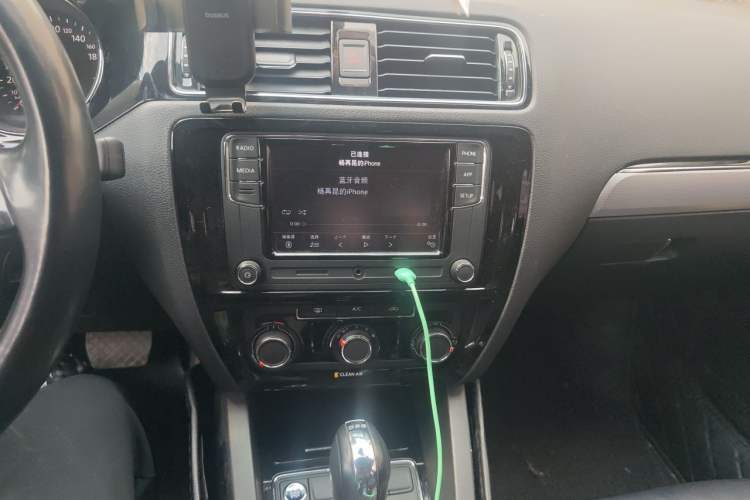 Used Volkswagen Sagitar 2018 280TSI DSG Ignite Edition Audio And AC Panel