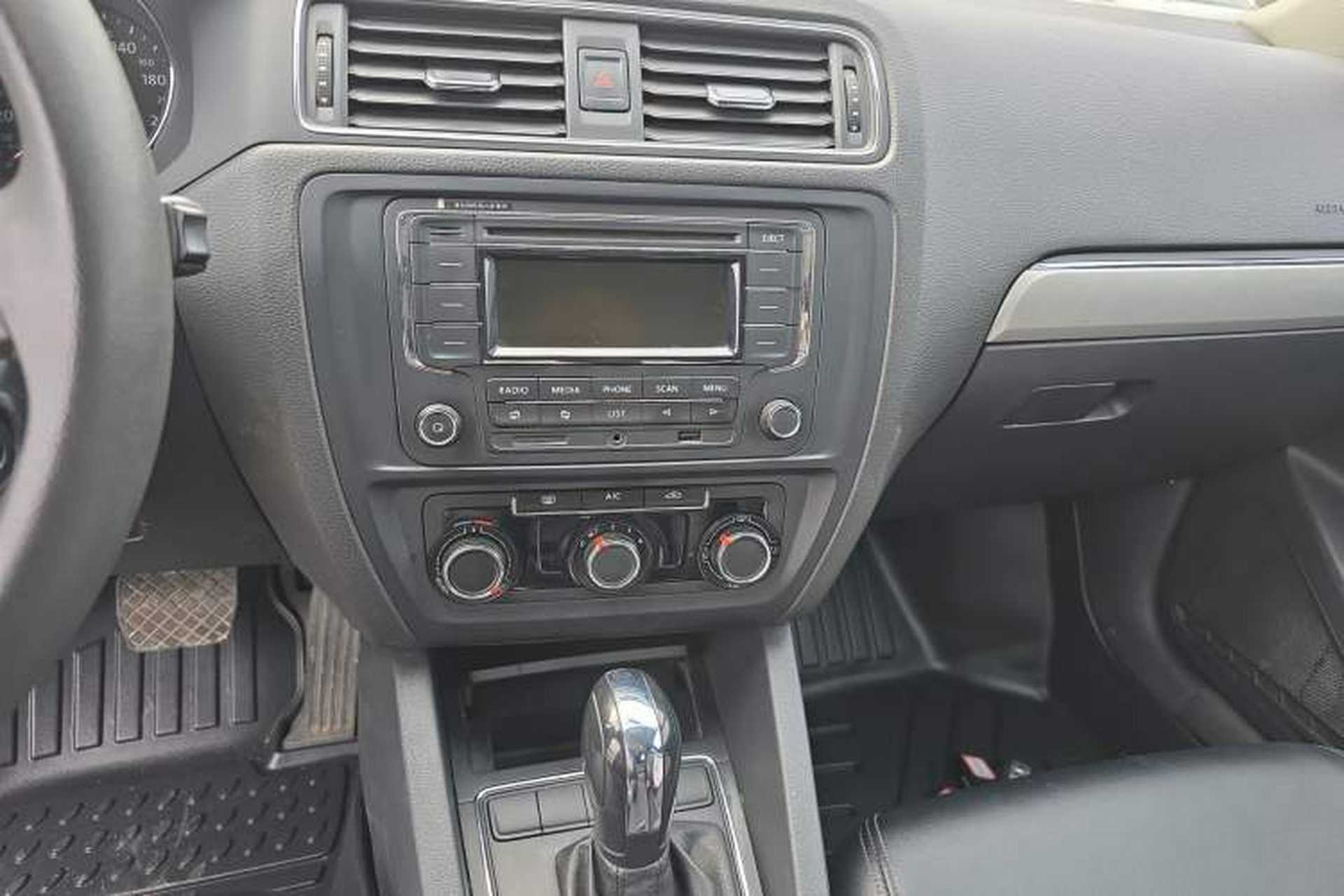 Used Volkswagen Sagitar 2018 1.6L Automatic Fashion Model Audio And AC Panel