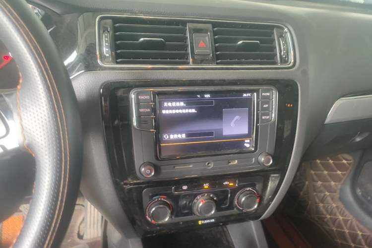 Used Volkswagen Sagitar 2018 1.6L Automatic Comfort Model Audio And AC Panel