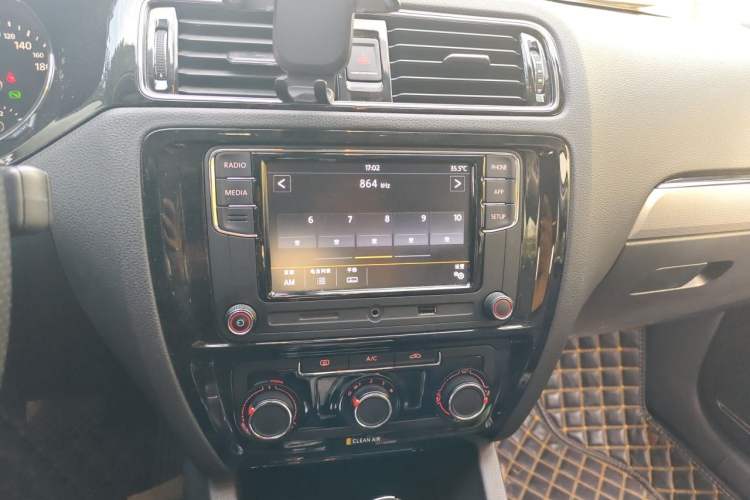 Used Volkswagen Sagitar 2018 280TSI DSG Ignite Edition Audio And AC Panel